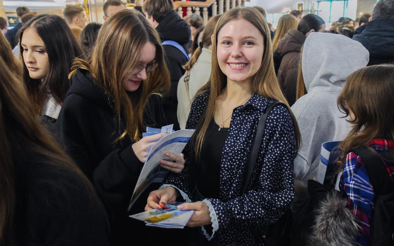 ФОТО к новости: День открытых дверей вузов Новосибирской области: НГПУ — в центре внимания абитуриентов