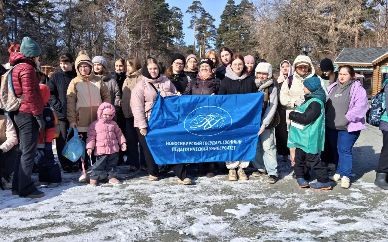ФОТО к новости: Новосибирский зоопарк стал чище благодаря студентам НГПУ