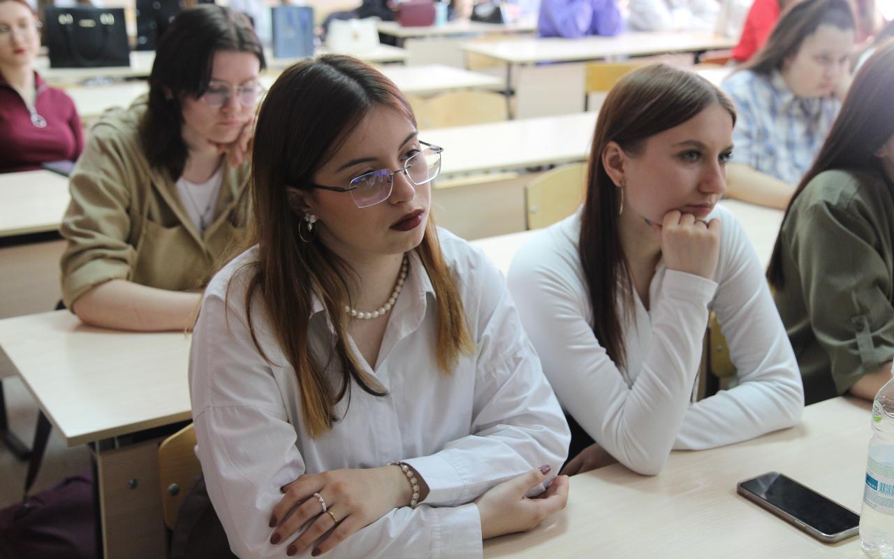 ФОТО к новости: Самые счастливые годы: бывшие вожатые «Артека» дали напутствия своим будущим коллегам
