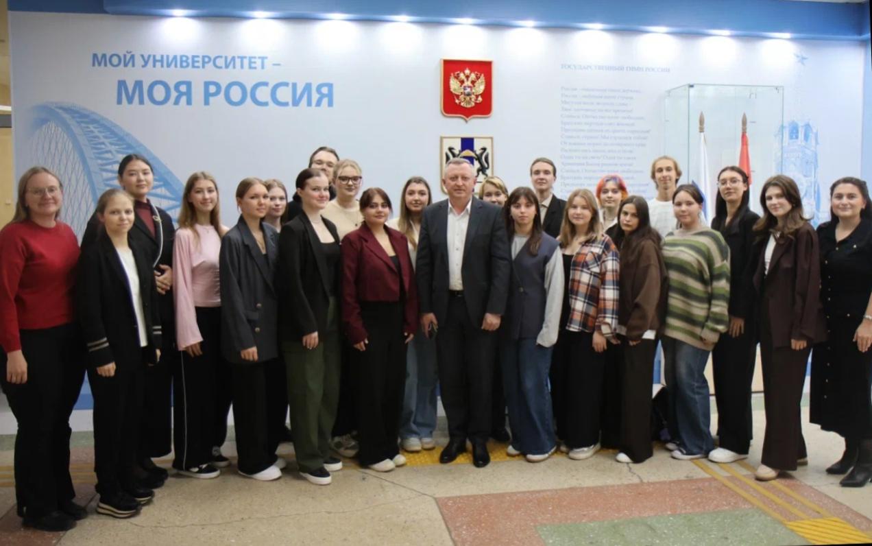 «Очень важна обратная связь»: ректор НГПУ встретился со студентами