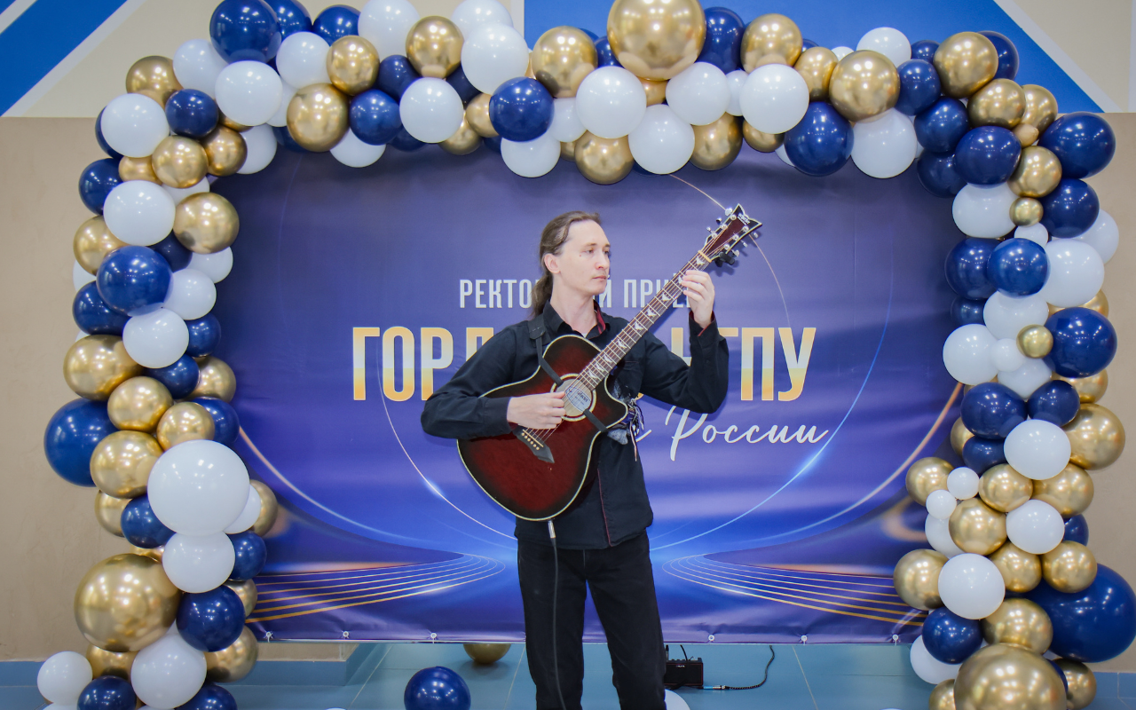 ФОТО к новости: «Гордость НГПУ — будущее России»: в университете состоялся первый ректорский приём для отличников и целевиков выпуска-2025