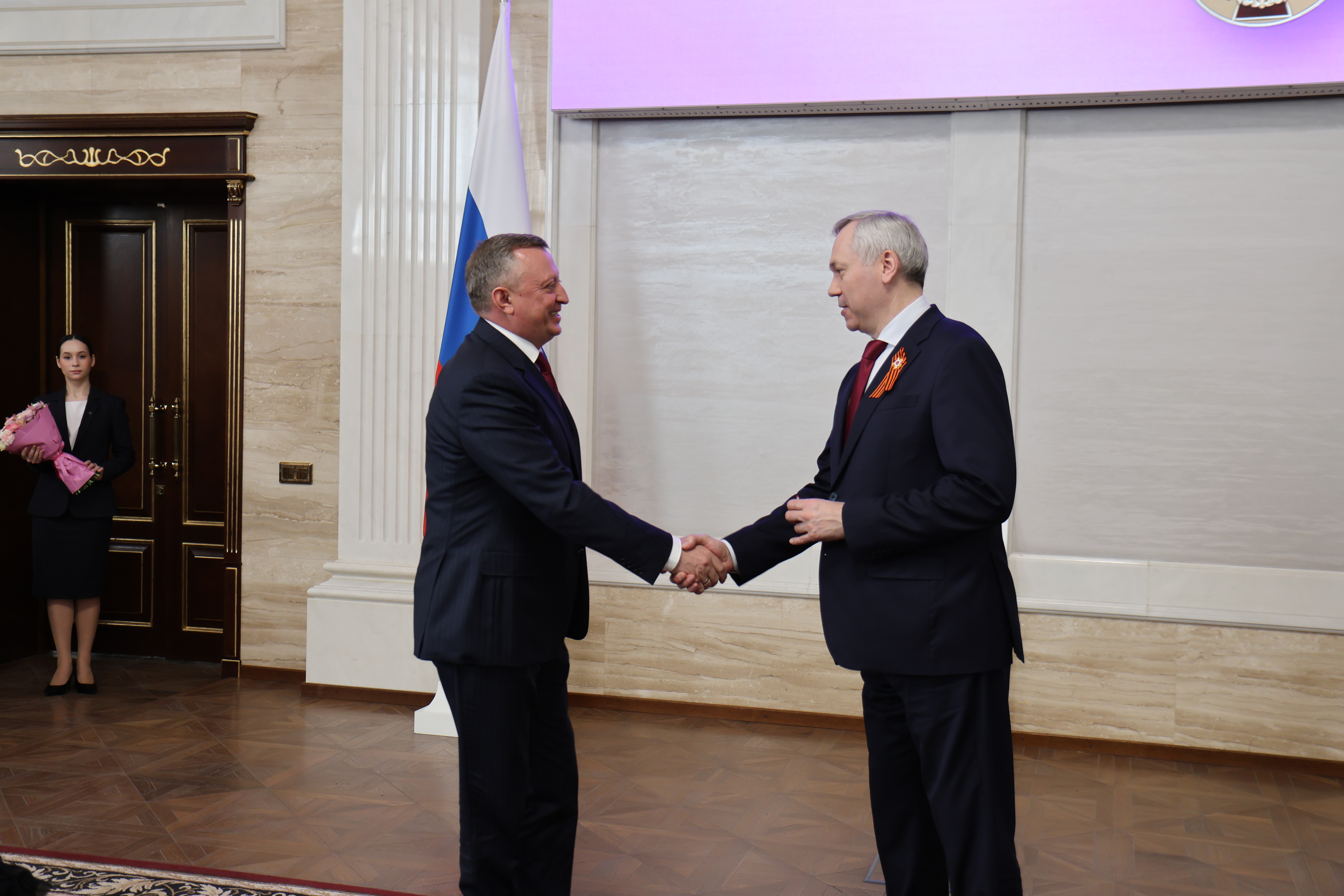 ФОТО к новости: И. о. ректора НГПУ Сергей Александрович Нелюбов награждён медалью Ордена «За заслуги перед Отечеством» II степени 