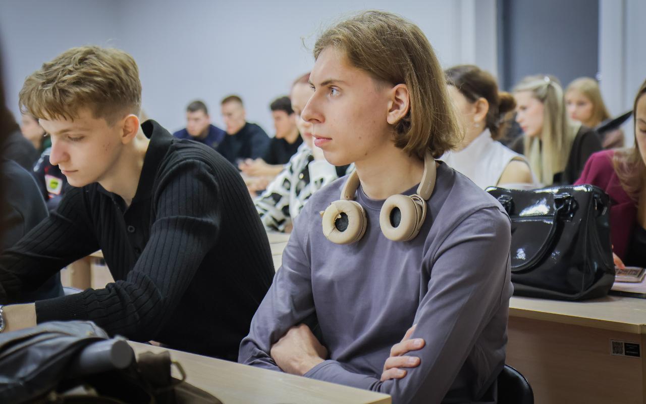 ФОТО к новости: В НГПУ показали киноверсию спектакля «Жизнь за други своя»
