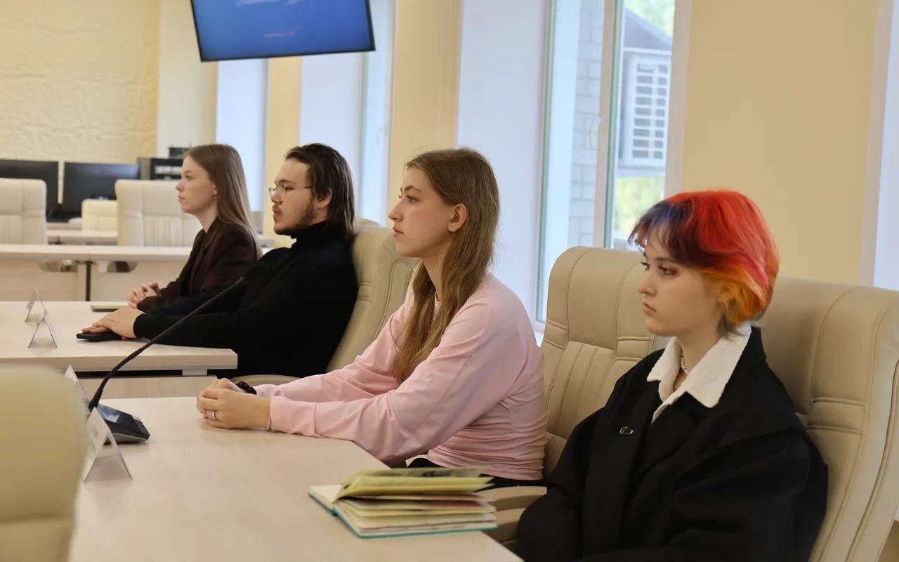 ФОТО к новости: «Очень важна обратная связь»: ректор НГПУ встретился со студентами
