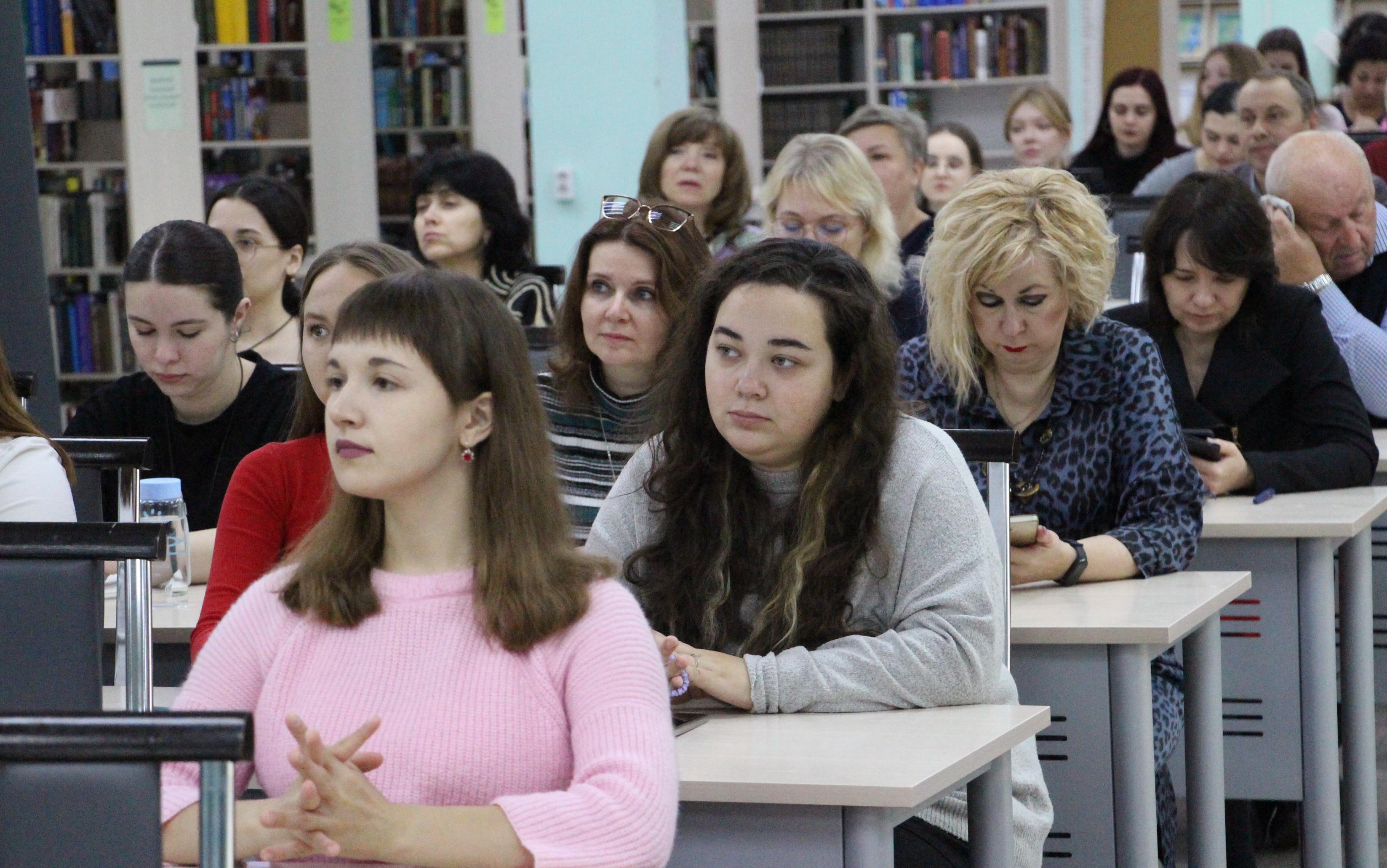 ФОТО к новости: Диалог как основа понимания: в НГПУ прошла конференция по вопросам преподавания иностранных языков