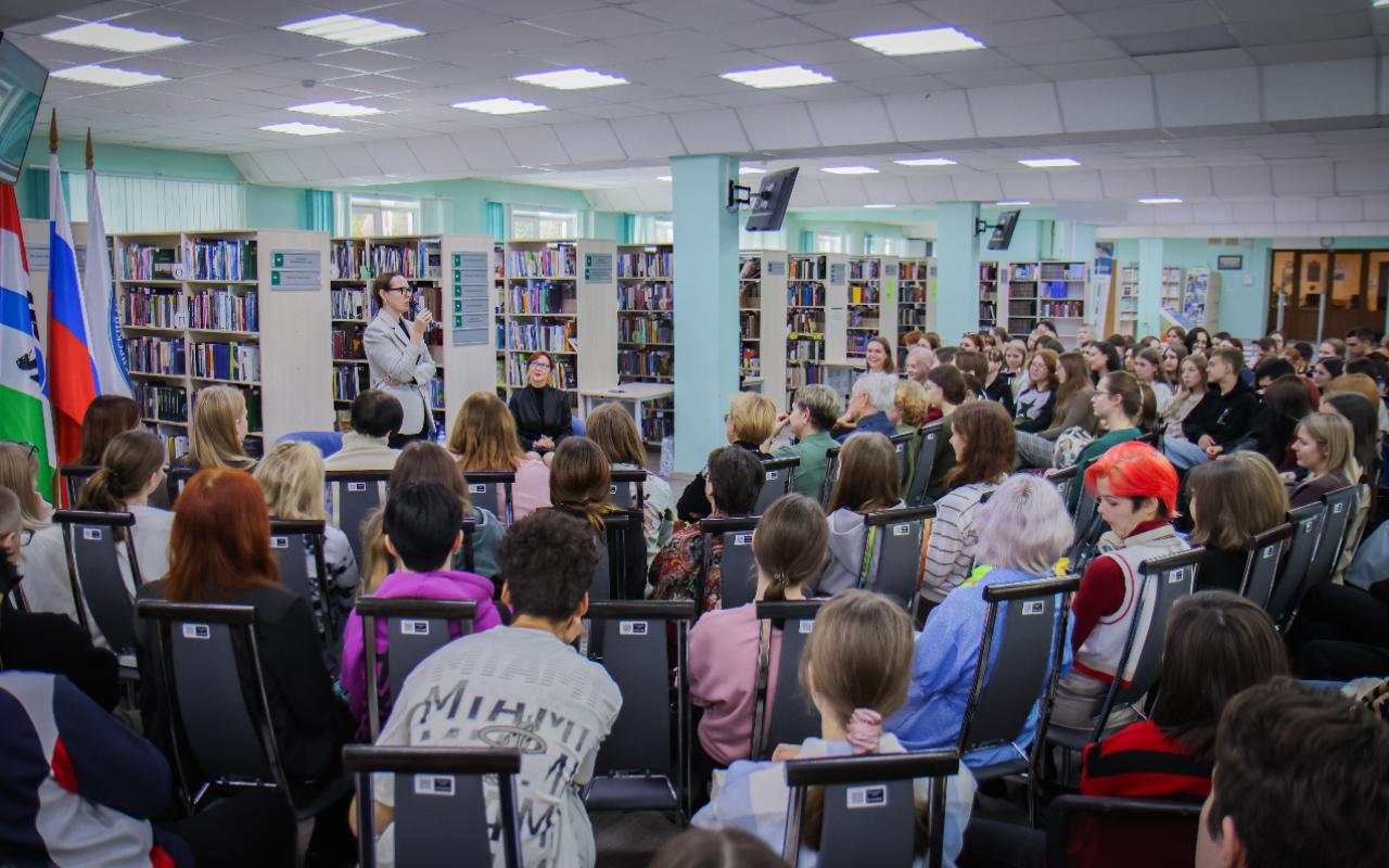 ФОТО к новости: Министр культуры Новосибирской области встретилась со студентами ИКиМП НГПУ: о карьере в сфере культуры, «земских» программах и новых форматах сотрудничества