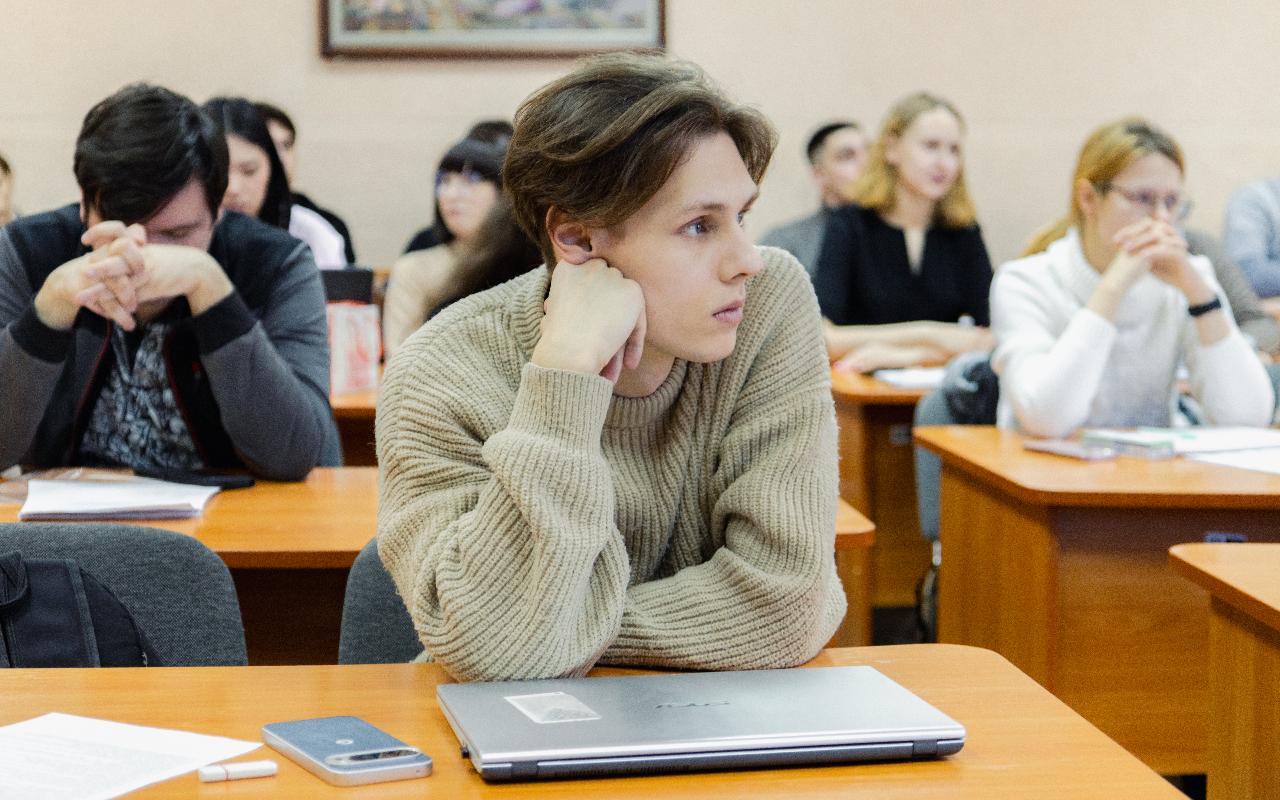 ФОТО к новости: Где проходит грань закона: в НГПУ студентам рассказали об ответственности за экстремизм и терроризм