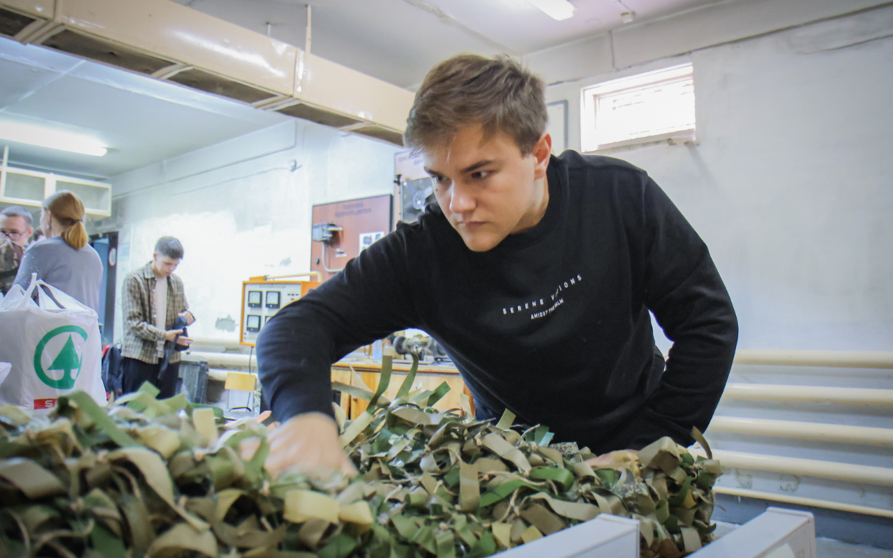 ФОТО к новости: Студенты и преподаватели ИФМИТО НГПУ поддержали служащих: дрон, оборудование и волонтёрская помощь