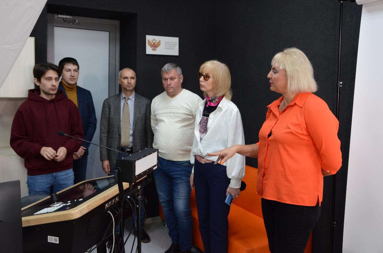 ФОТО к новости: Образование без границ: делегация из Крымского федерального университета посетила НГПУ