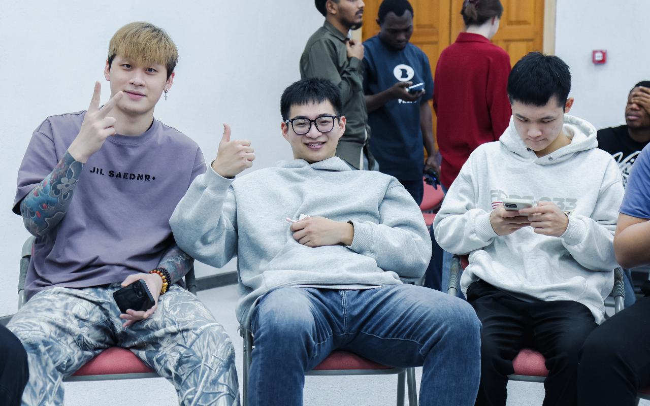 ФОТО к новости: Новый год без границ: как иностранные студенты ИФиМ НГПУ знакомились с русскими традициями