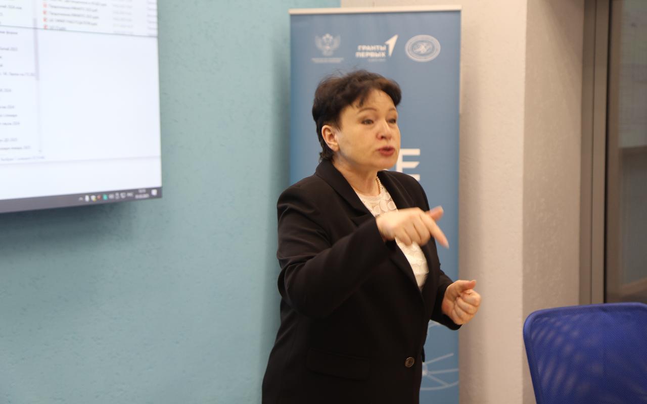 ФОТО к новости: Траектория будущих педагогов: в НГПУ состоялась встреча с родителями учеников психолого-педагогических классов МАОУ СОШ № 220