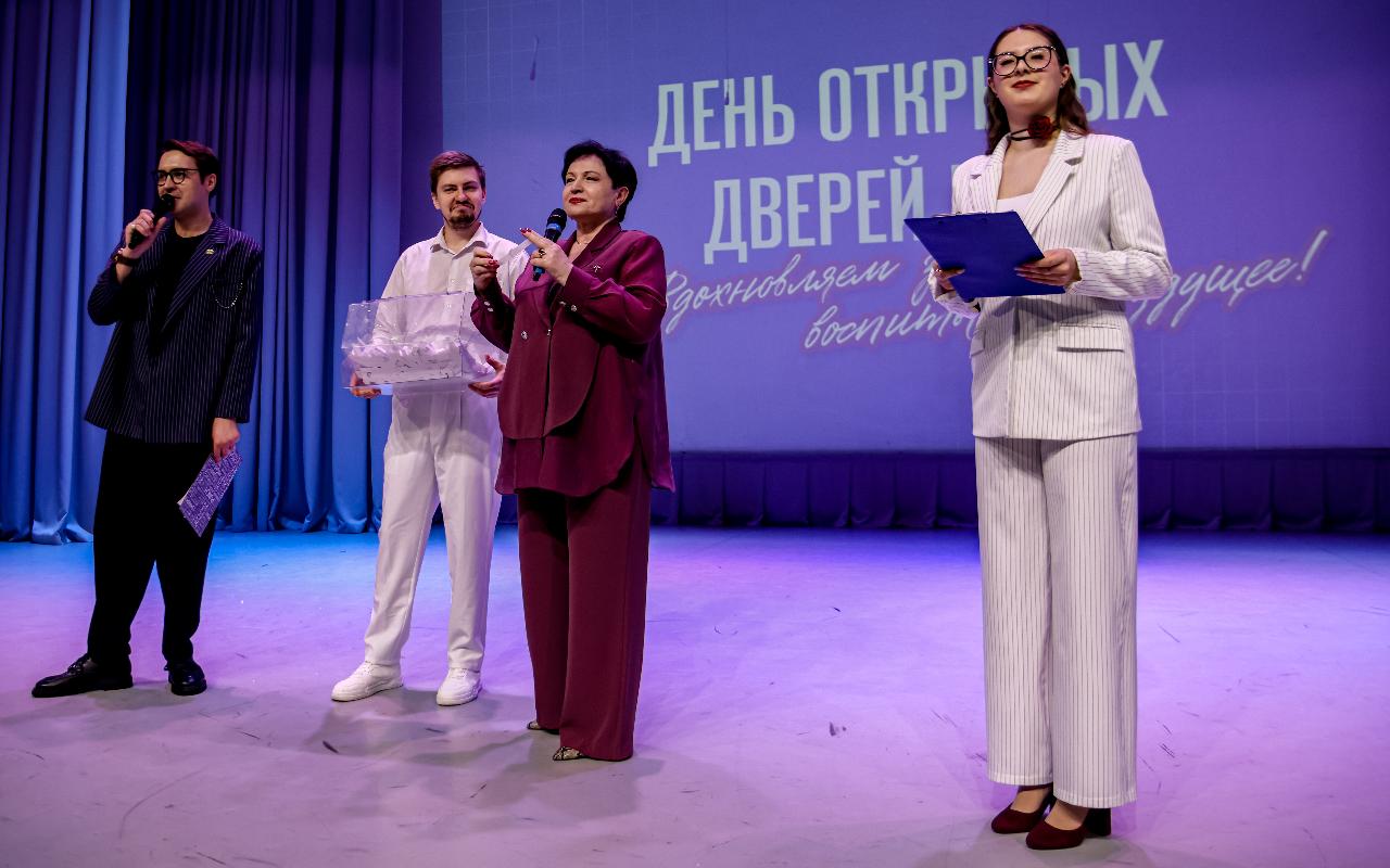 ФОТО к новости: Выбор будущего начинается здесь: в НГПУ прошёл День открытых дверей