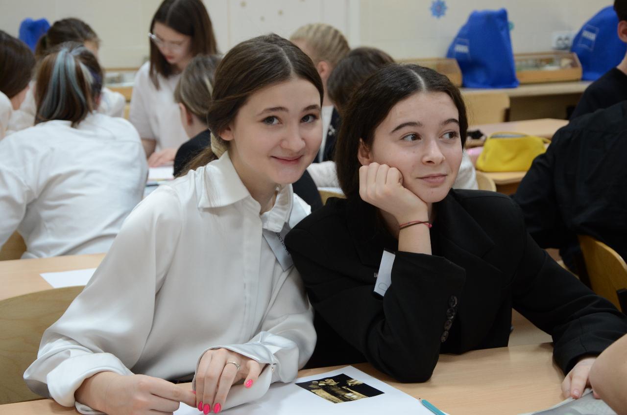 ФОТО к новости: Мероприятия по патриотическому воспитанию: студенты ИИГСО НГПУ проводят занятия для новосибирских школьников