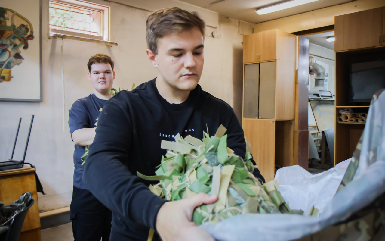 ФОТО к новости: Студенты и преподаватели ИФМИТО НГПУ поддержали служащих: дрон, оборудование и волонтёрская помощь