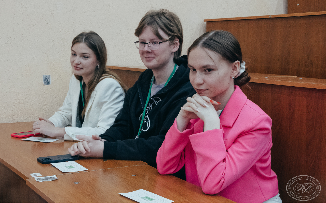 ФОТО к новости: Путь к профессии: в НГПУ открылась профильная смена для будущих педагогов