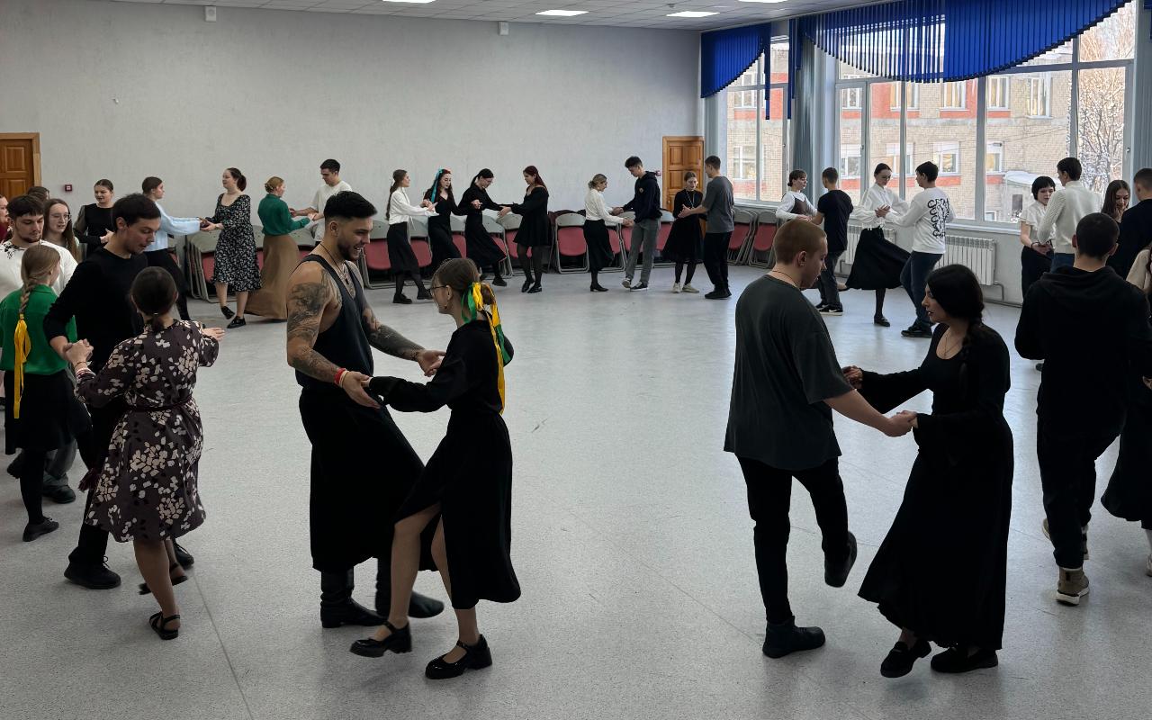 ФОТО к новости: В НГПУ отпраздновали Кузьминскую вечёрку — студенты оживили народные традиции