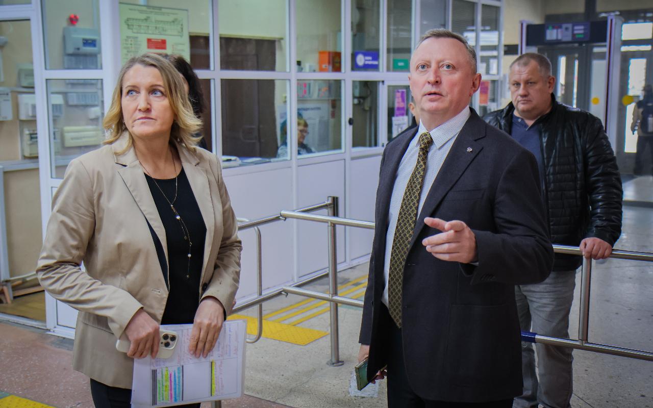 ФОТО к новости: Как стать героем спорта: олимпийские легенды раскрыли секреты студентам НГПУ