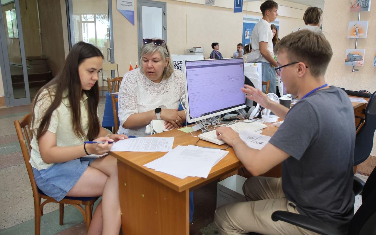 ФОТО к новости: НГПУ – четвертый среди педагогических вузов России по числу поданных заявлений 