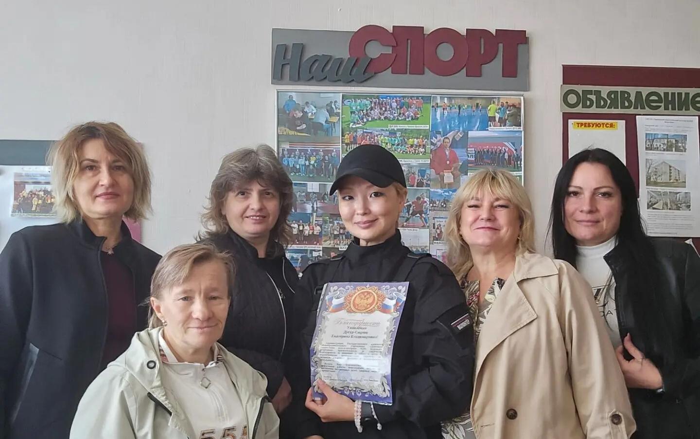 ФОТО к новости: Неслышащая магистрантка НГПУ вновь посетила Донецк с гуманитарной помощью  