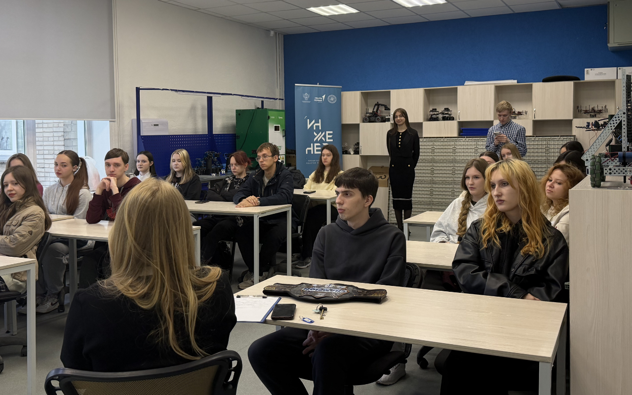 ФОТО к новости: «Главное — заниматься тем, что нравится»: Дмитрий Колмыков встретился со студентами НГПУ