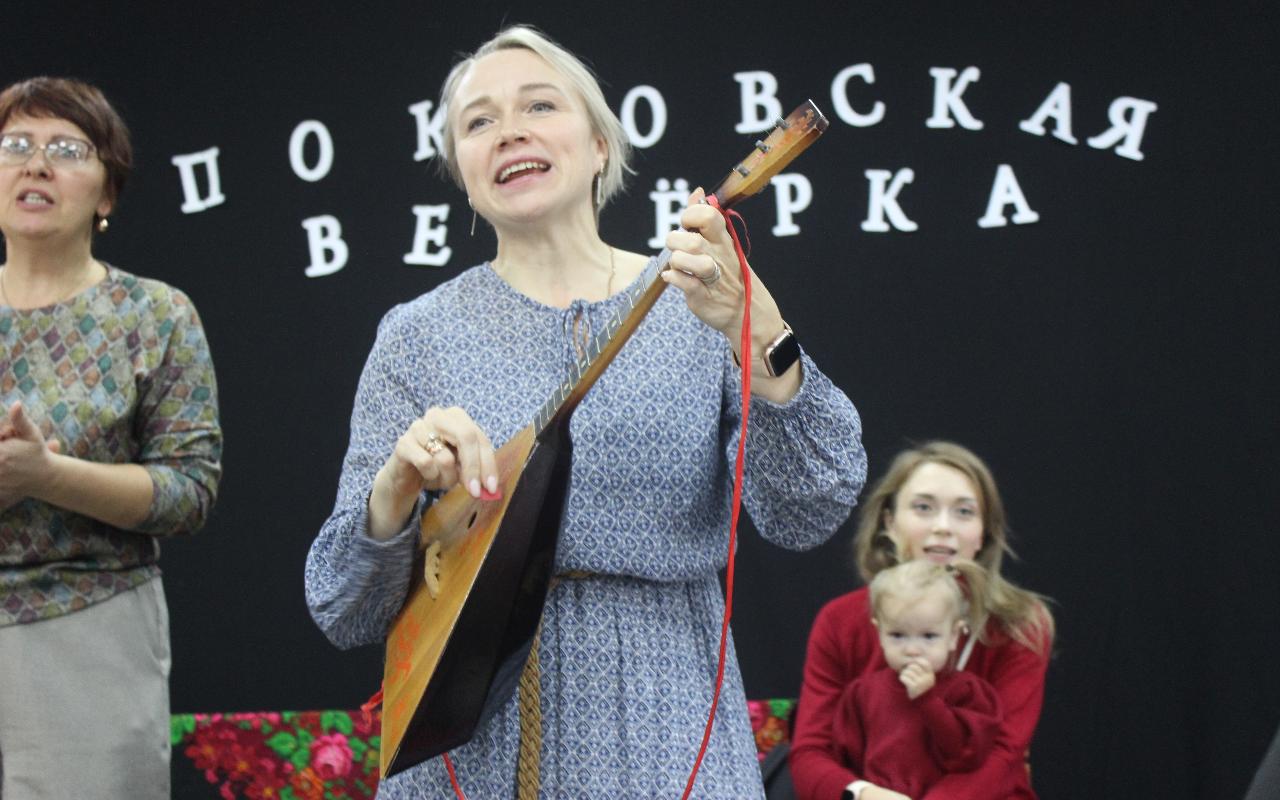 ФОТО к новости: Песни, танцы и знакомства: как прошла Покровская вечёрка в НГПУ