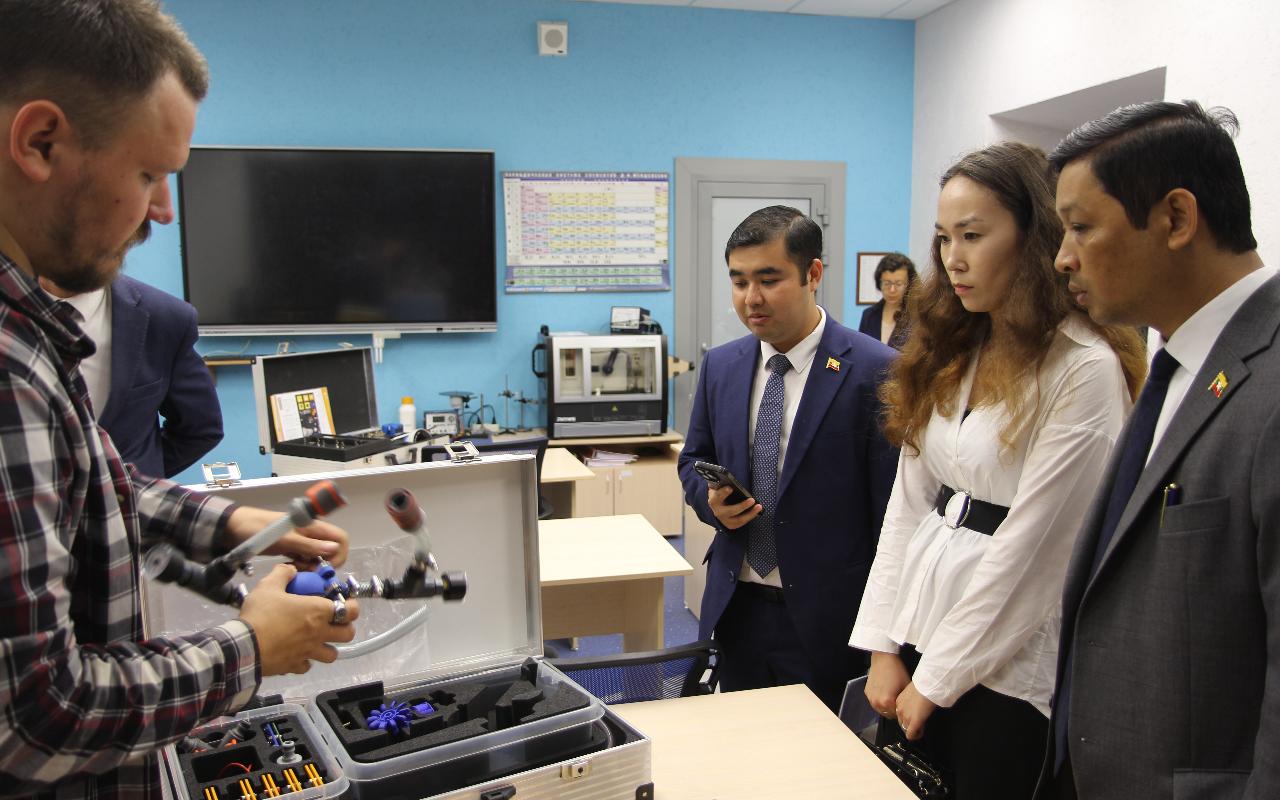 ФОТО к новости: НГПУ и Мьянма: начало сотрудничеству положено