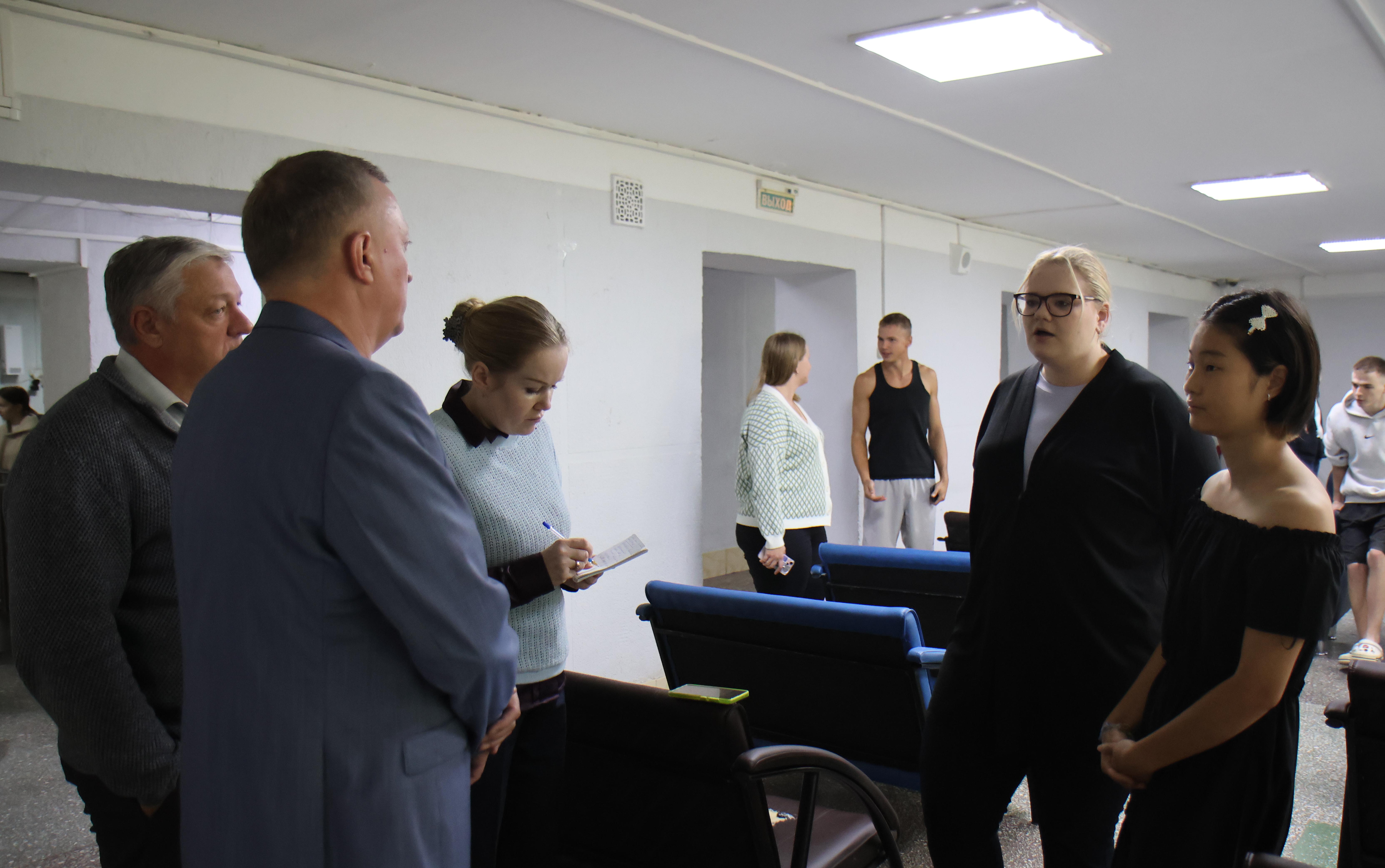 ФОТО к новости: Ректор Сергей Александрович Нелюбов: половина первокурсников НГПУ заселились в общежития вуза