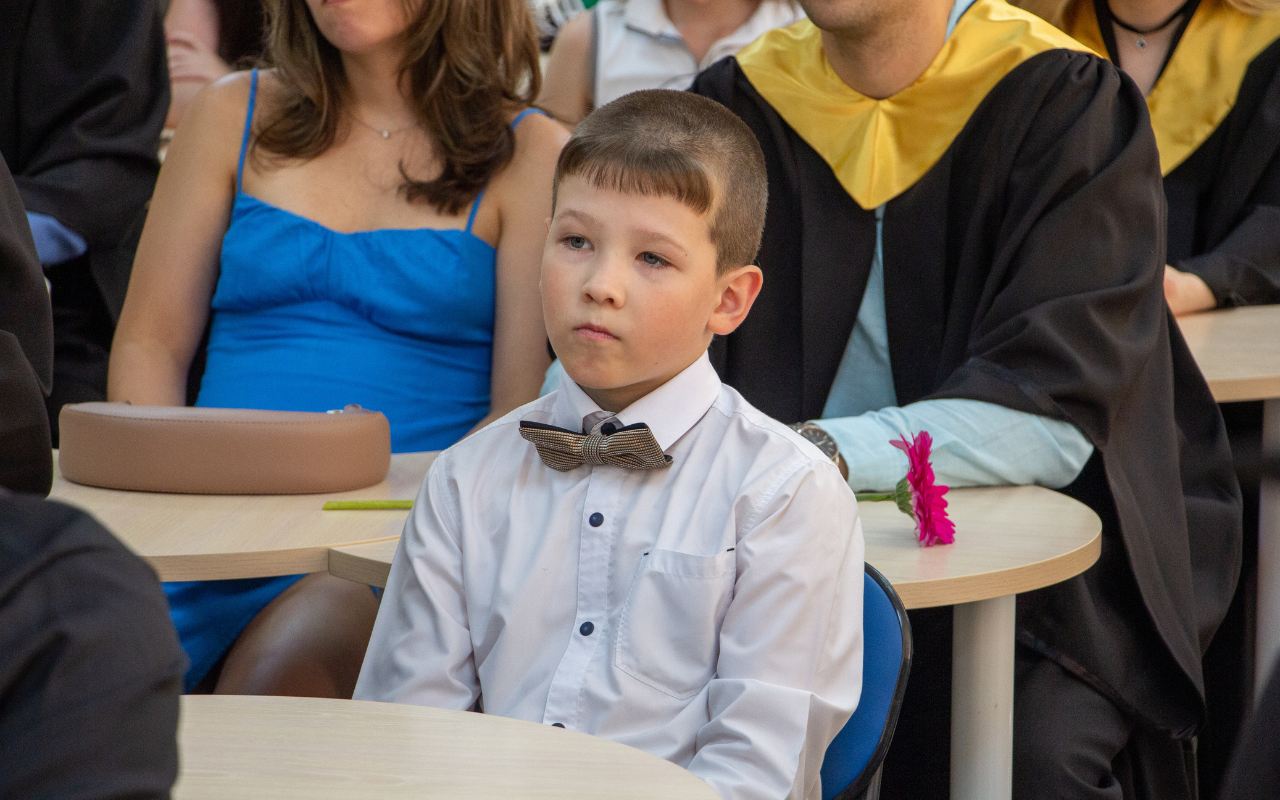 ФОТО к новости: От научных достижений до высших наград: в ИНО НГПУ состоялось вручение дипломов выпускникам