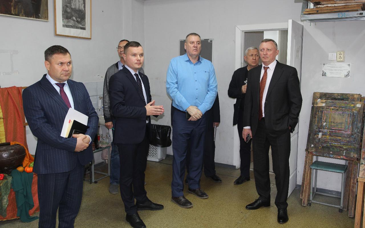 ФОТО к новости: Институт с богатыми традициями: и.о. ректора познакомился с работой ИИ НГПУ