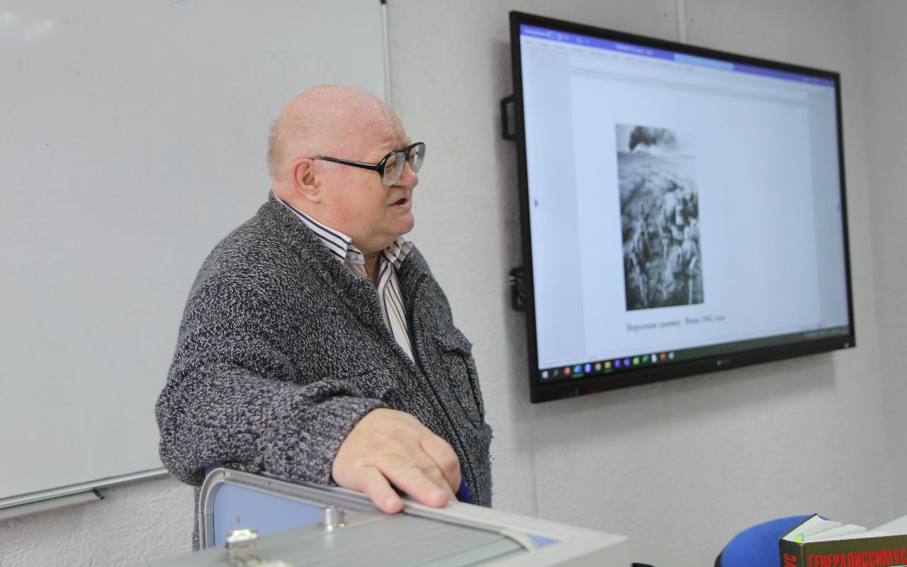 ФОТО к новости: Так начиналась война: со студентами НГПУ провели «Разговор о важном», посвящённый первым месяцам Великой Отечественной