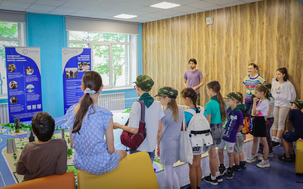 ФОТО к новости: Будущее начинается здесь: школьники из ТОС «Высокогорный» познакомились с технопарком и кванториумом НГПУ