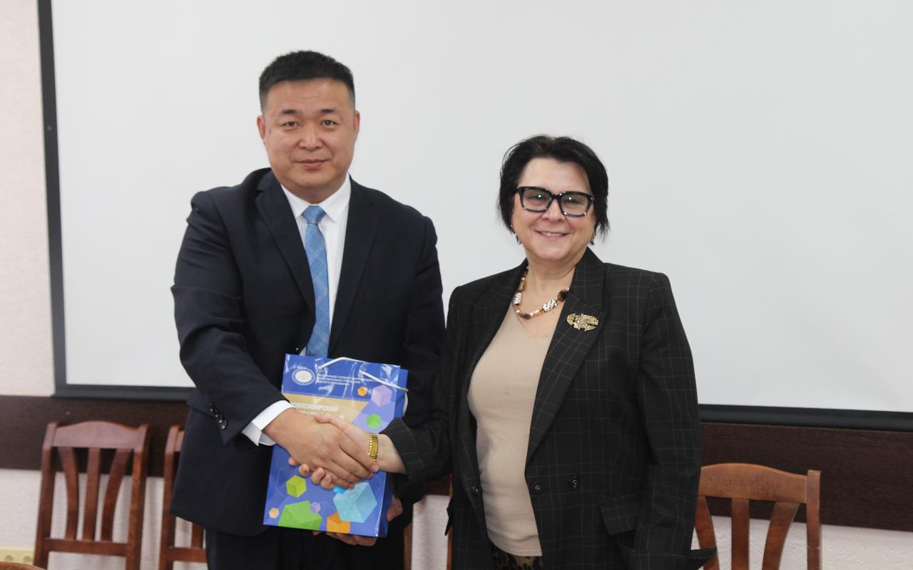 ФОТО к новости: НГПУ и КНР: открываются новые горизонты сотрудничества