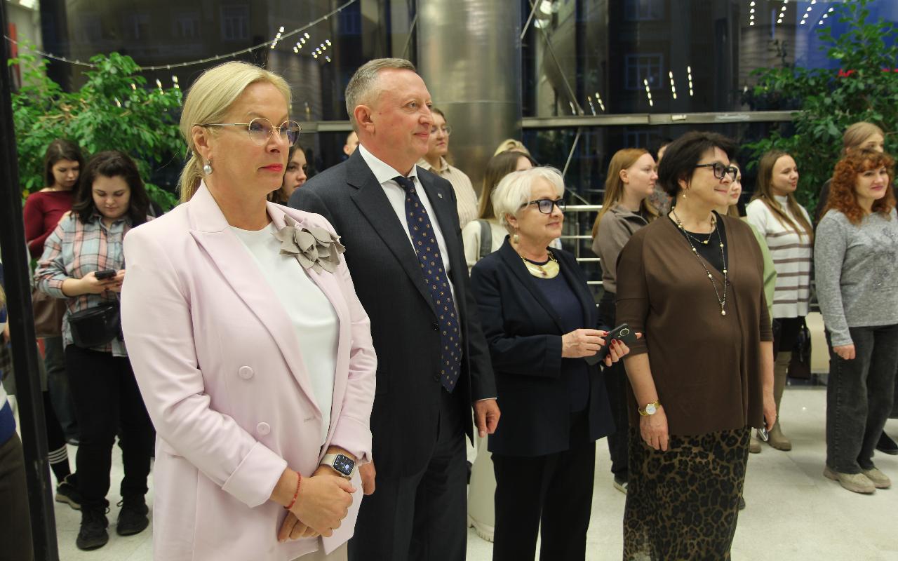 ФОТО к новости: Дневник ПедСибири: творчество юных дизайнеров ИИ НГПУ представил в Новосибирской филармонии