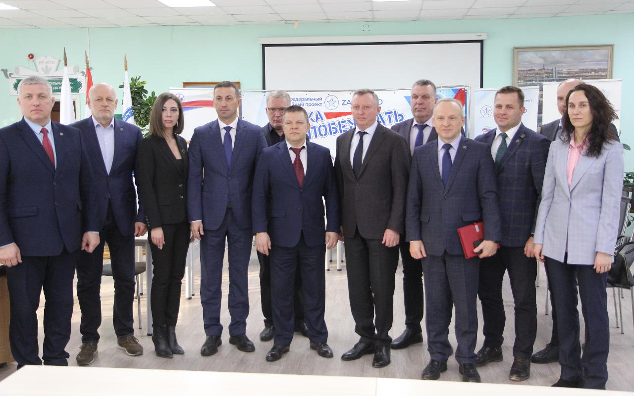 ФОТО к новости: Школа-колледж-университет: самбо в Новосибирске будут развивать сообща