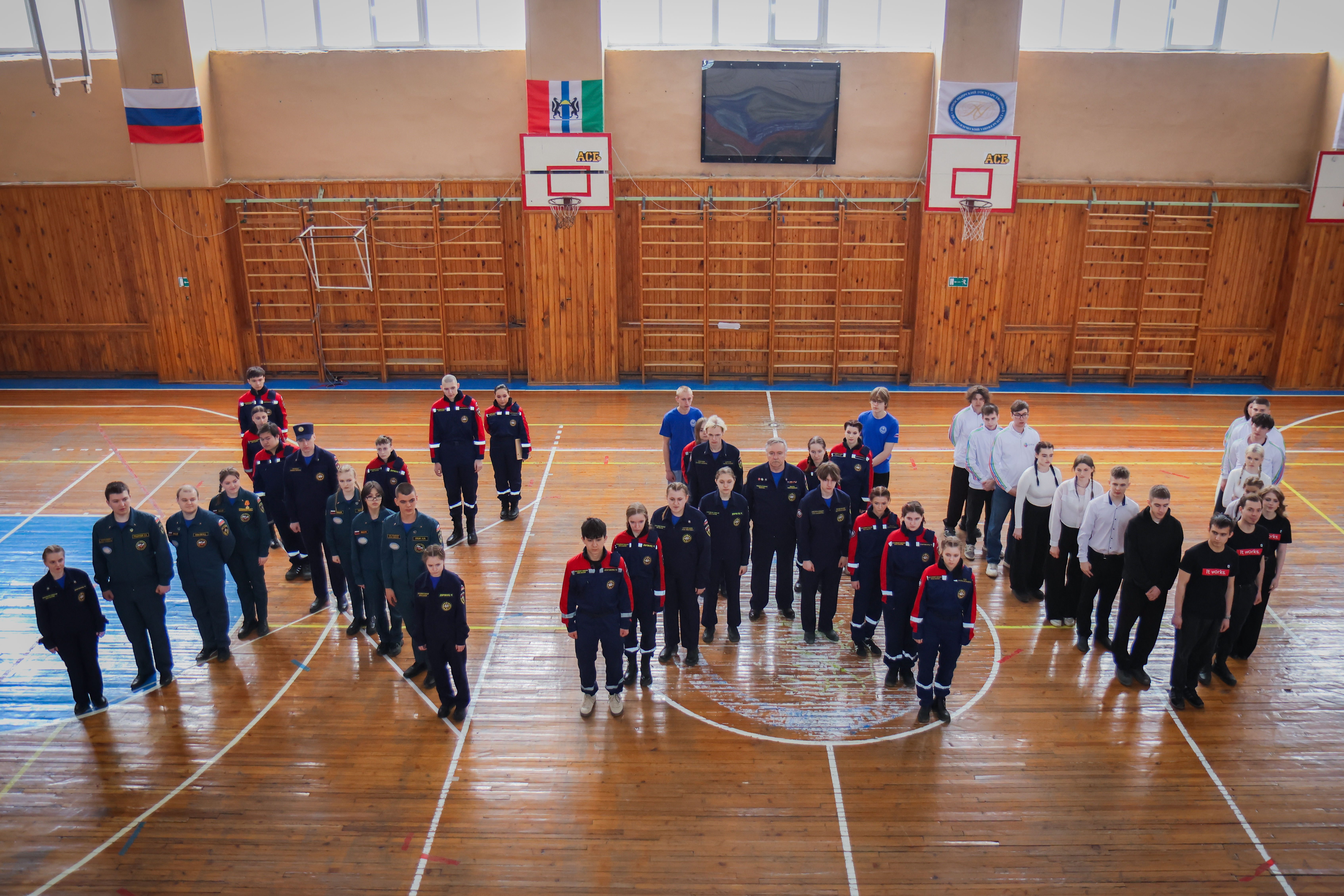 ФОТО к новости: В НГПУ отметили 25-летие Всероссийского студенческого корпуса спасателей