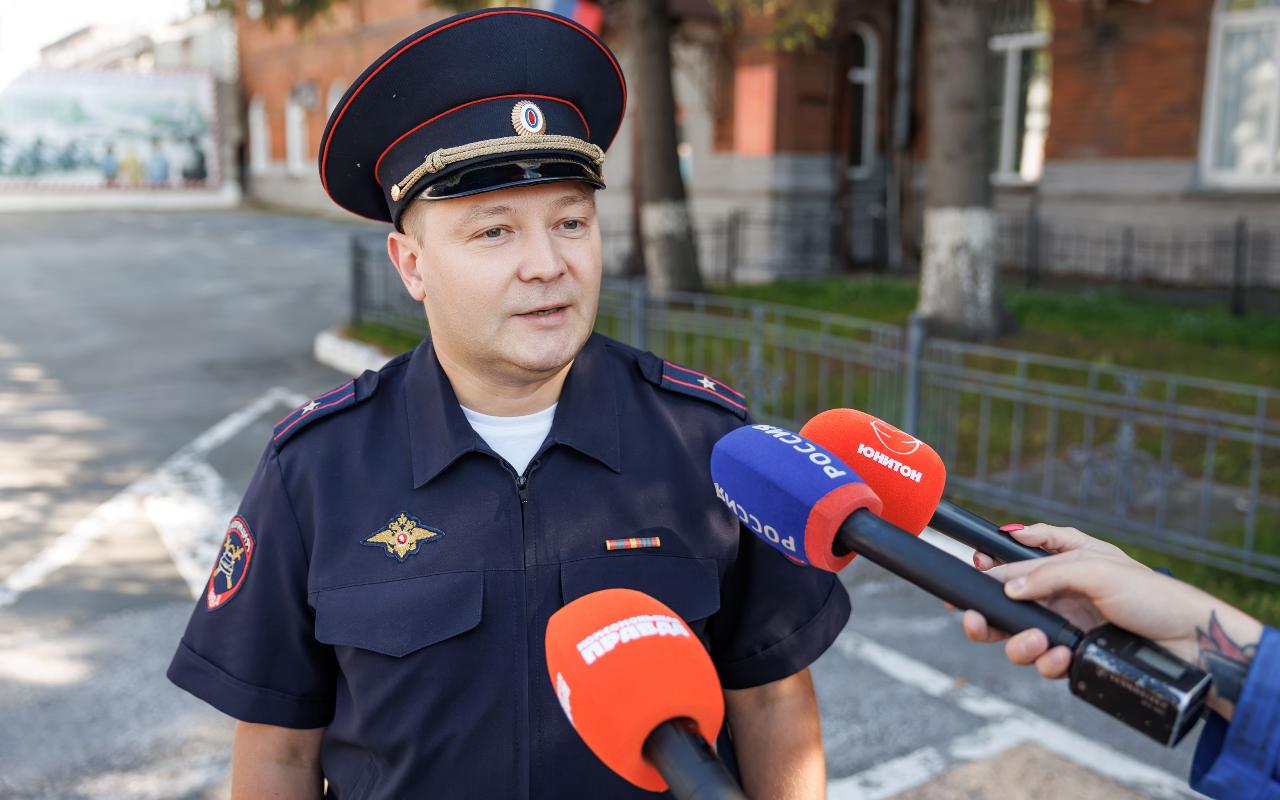 ФОТО к новости: И весело, и серьезно: студенты НГПУ напомнили подрастающему поколению Новосибирска о правилах дорожного движения