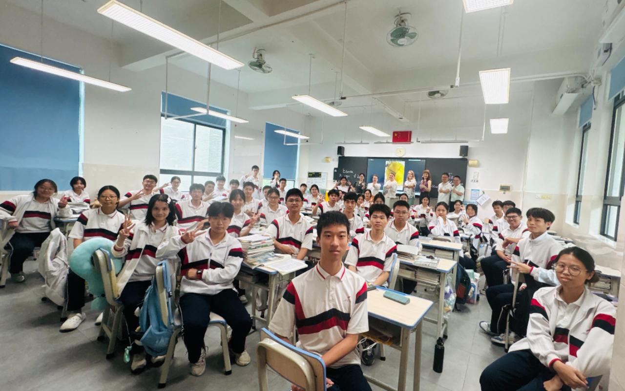 ФОТО к новости: Поддержка будущих поступающих: делегация НГПУ посетила школу иностранных языков в Китае в преддверии гаокао