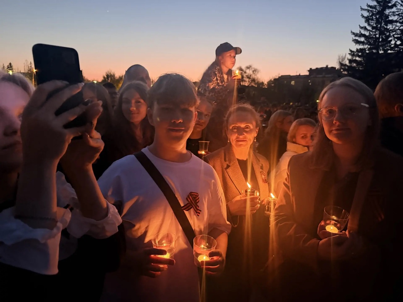 ФОТО к новости: Студенты и преподаватели НГПУ приняли участие в акции «Свеча памяти»
