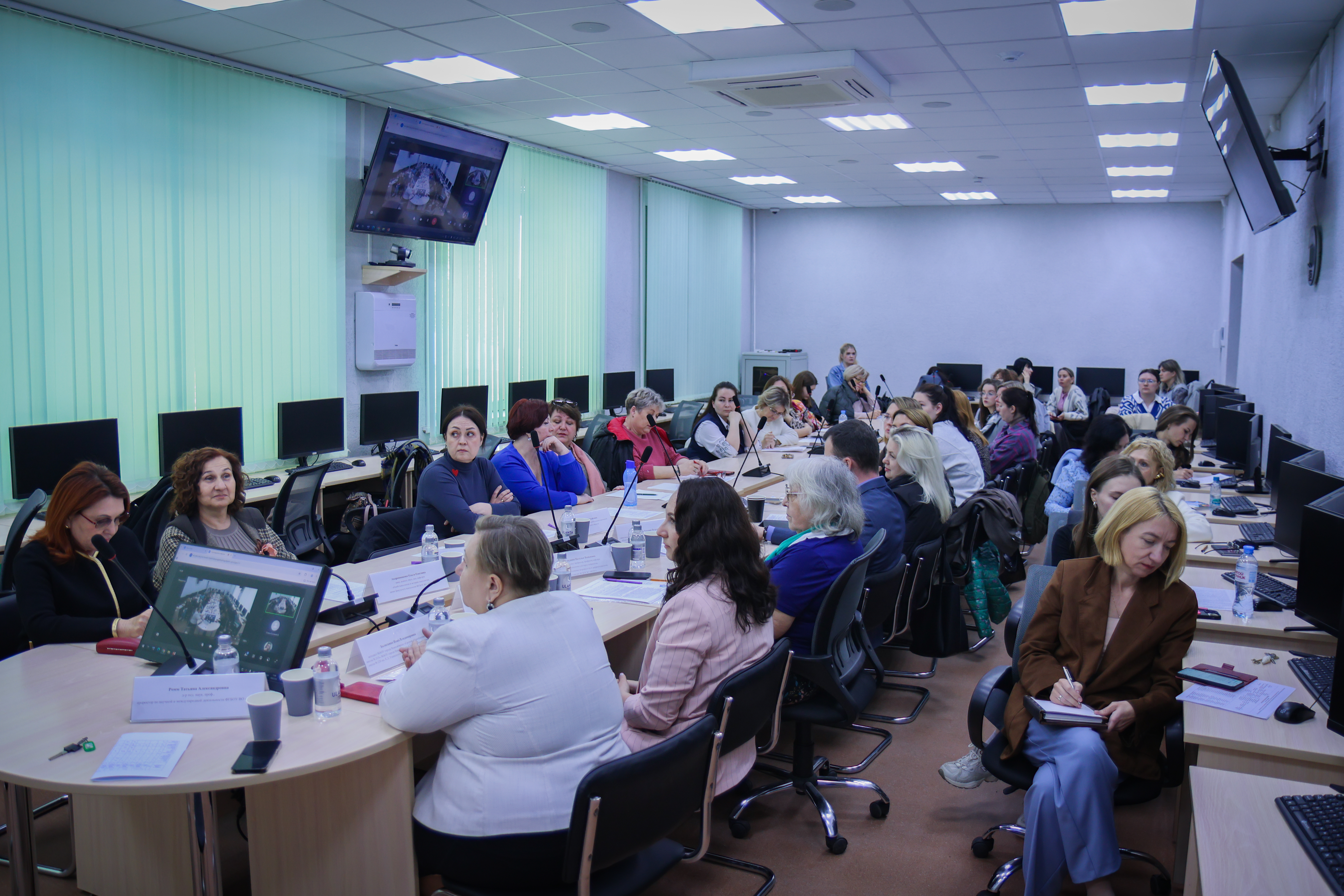 ФОТО к новости: В НГПУ обсудили развитие служб медиации в образовательных организациях НСО