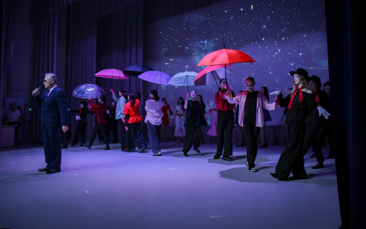 ФОТО к новости: «Для милых дам…»: в НГПУ прошёл праздничный концерт к Международному женскому дню