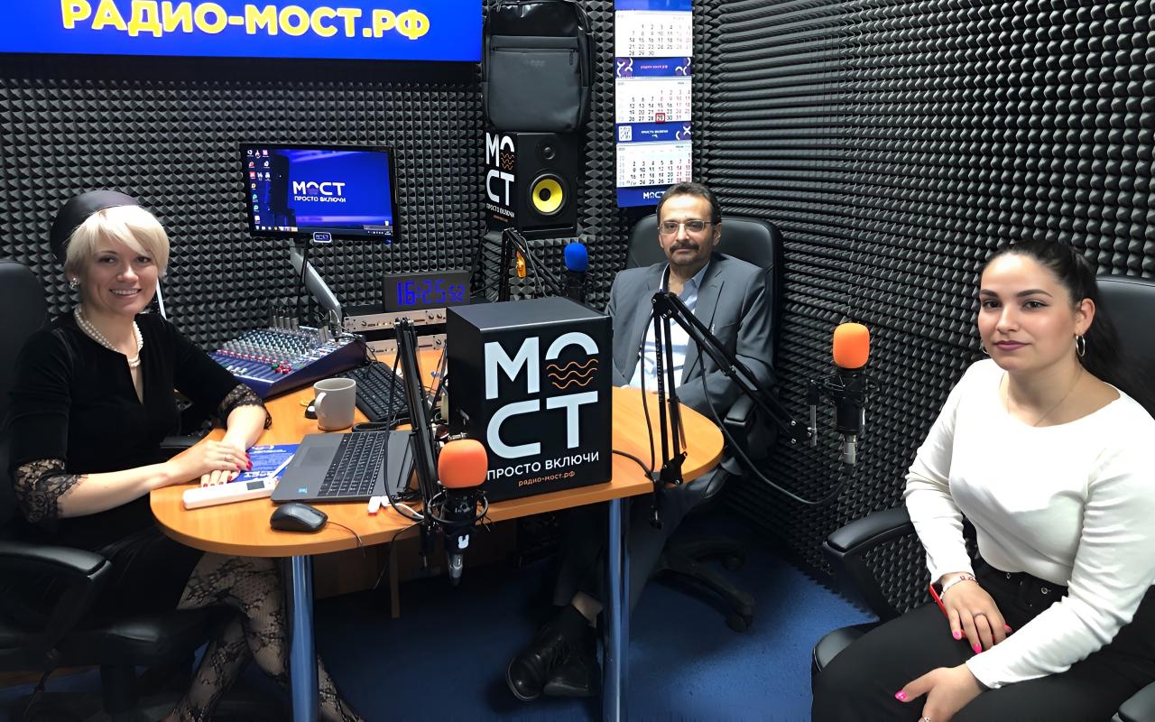 ФОТО к новости: С новым Годом: эксперты НГПУ рассказали на радио, каким будет Год детского отдыха