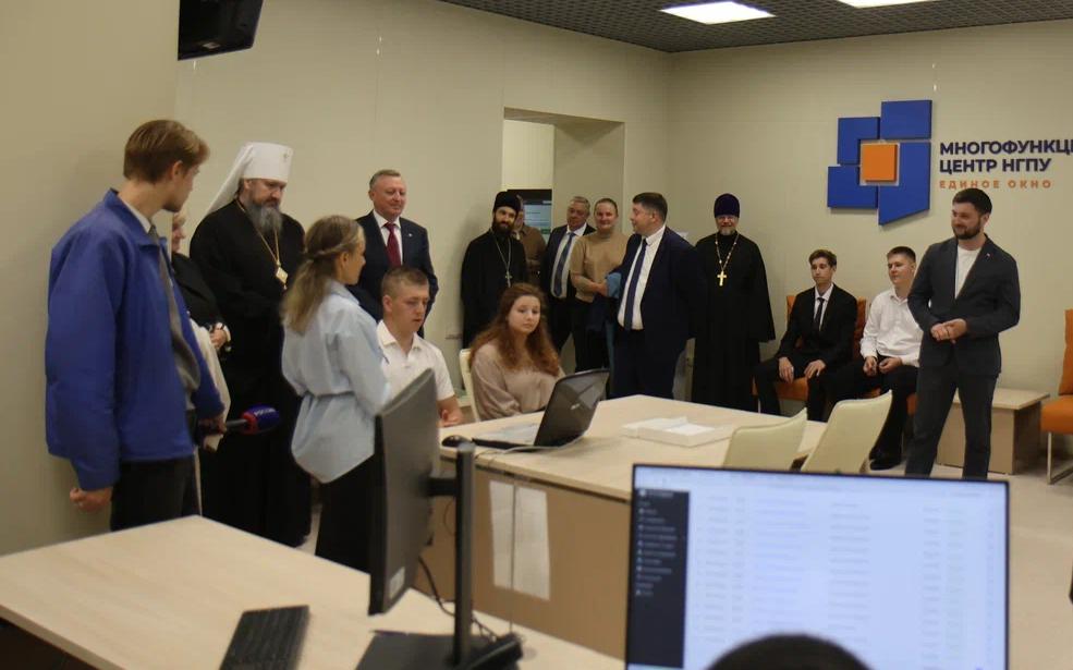 ФОТО к новости: «Единое окно» для решения студенческих вопросов: в НГПУ открылся МФЦ 