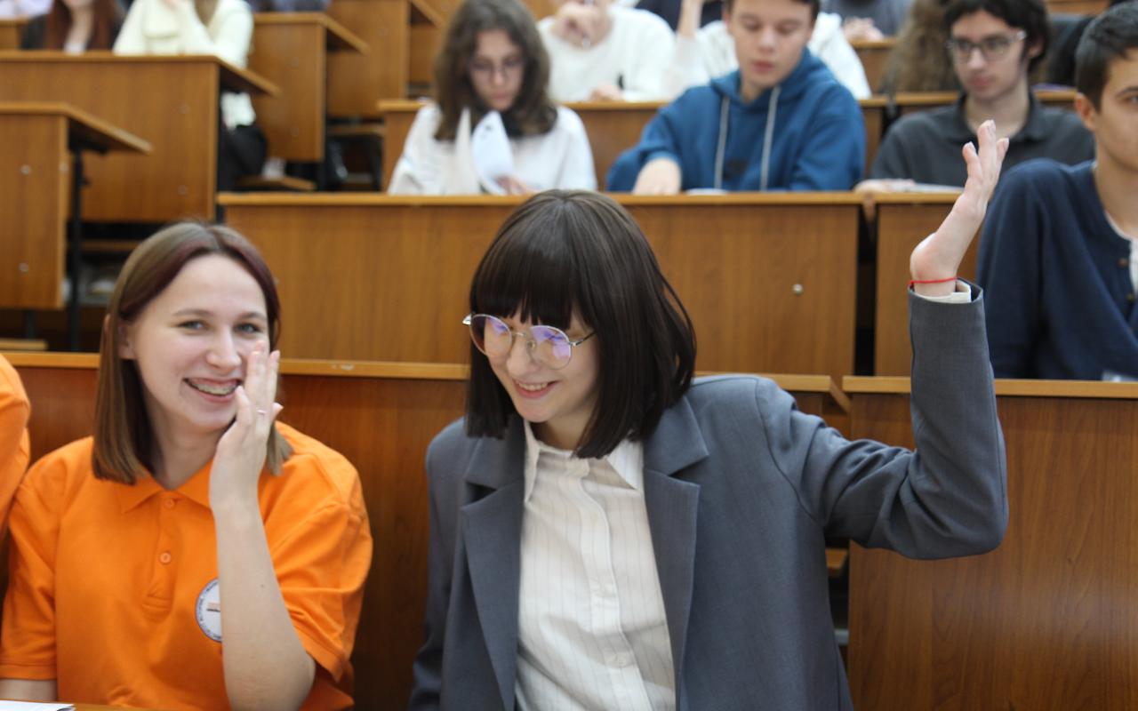 ФОТО к новости: О книгах и библиотеках: студенты НГПУ решили «Всероссийский исторический кроссворд»