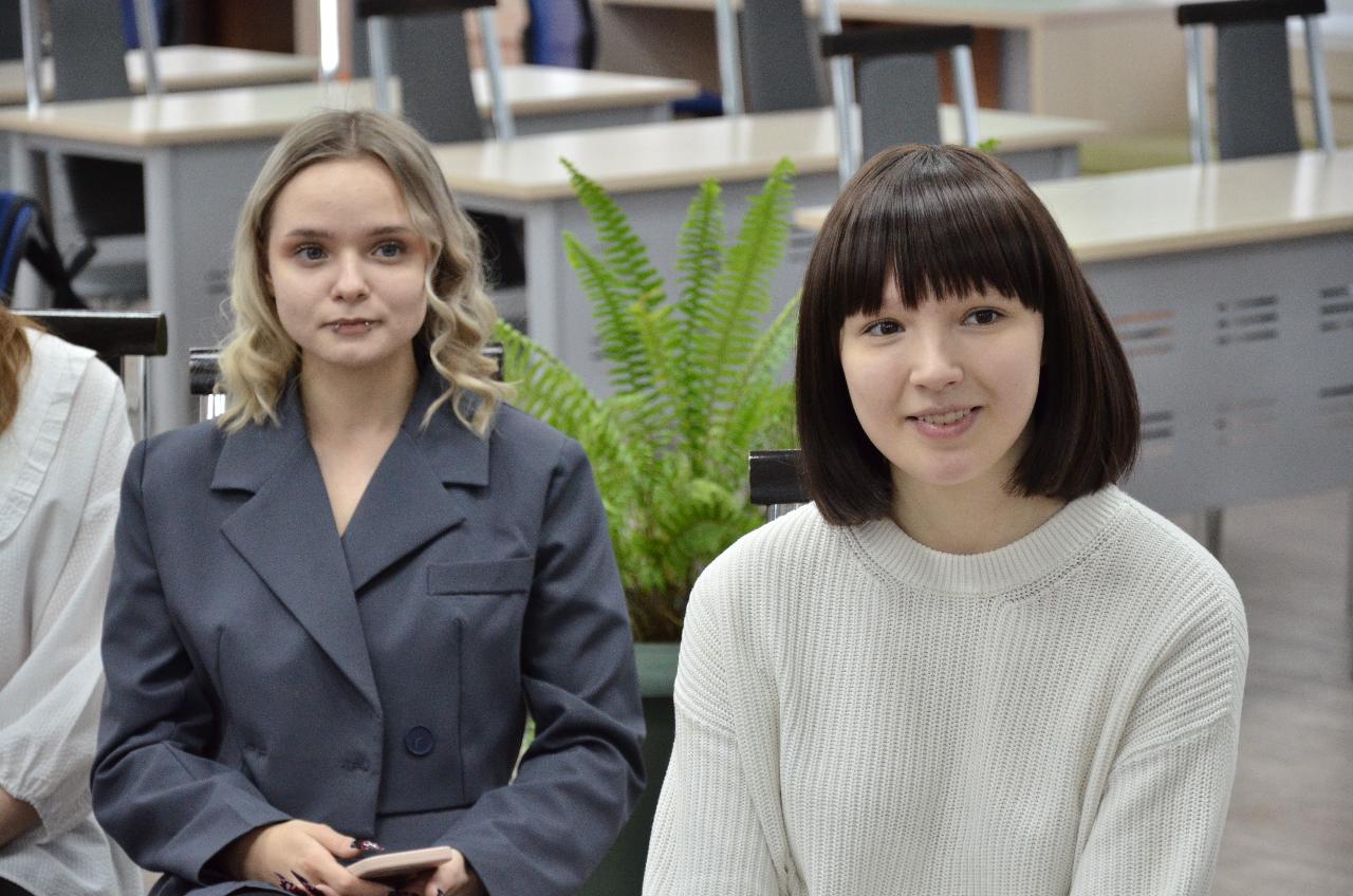 ФОТО к новости: «Диалог на равных»: Студенты НГПУ встретились с руководителем департамента молодёжной политики Новосибирской области