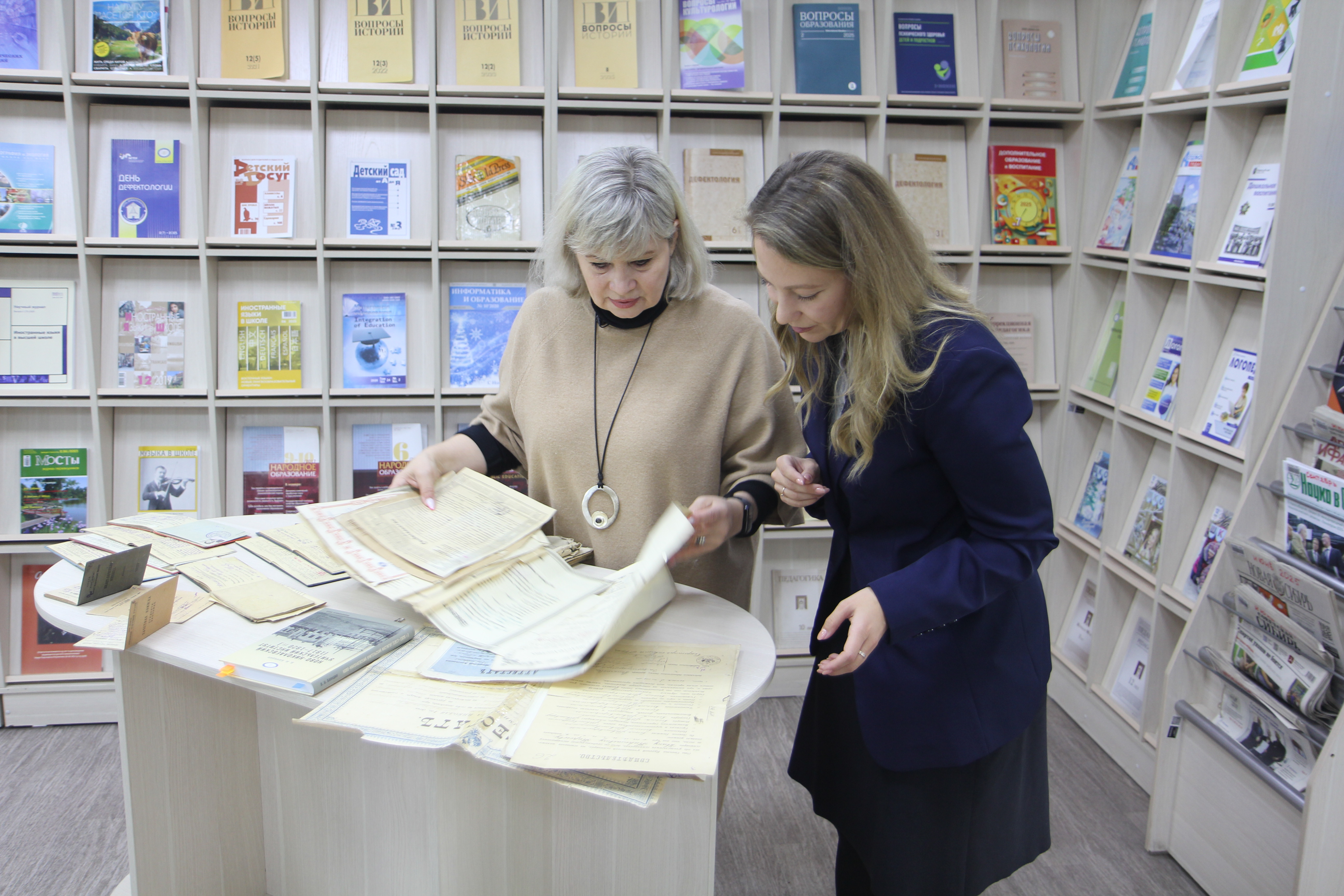 ФОТО к новости: Специалисты НГПУ рассказали корреспондентам ОТС, как на протяжении веков менялось педагогическое образование