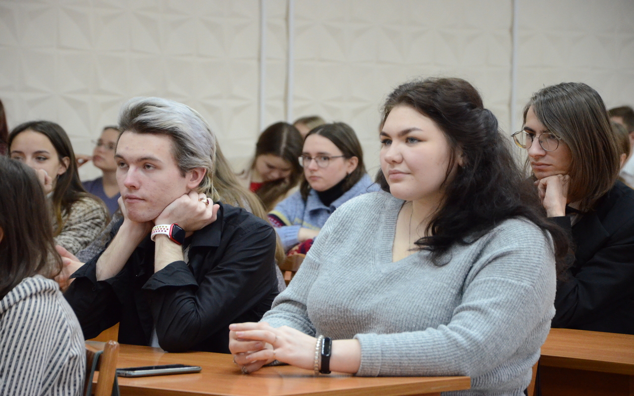 ФОТО к новости: Без барьеров: прокурор Новосибирска ответил на вопросы студентов НГПУ