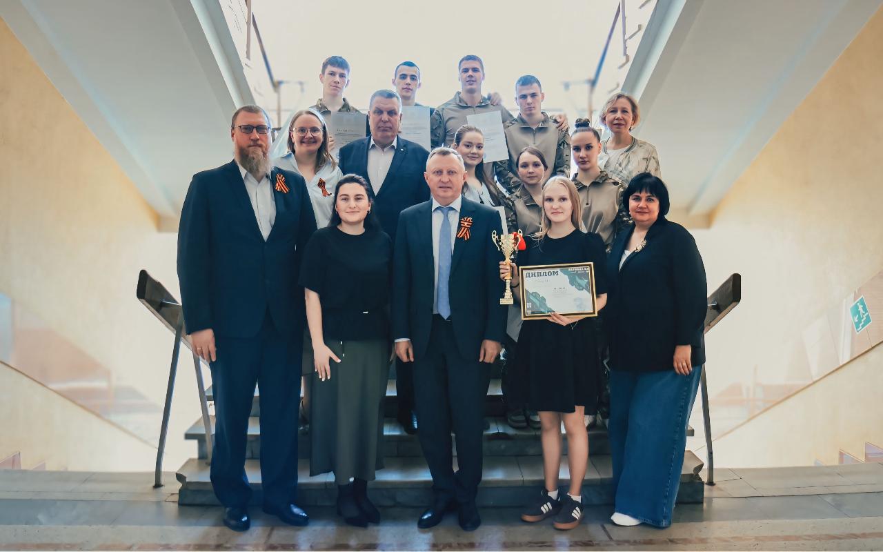 Ректор НГПУ встретился с командой «Соколы 54» после победы на зональном этапе «Зарницы 2.0»