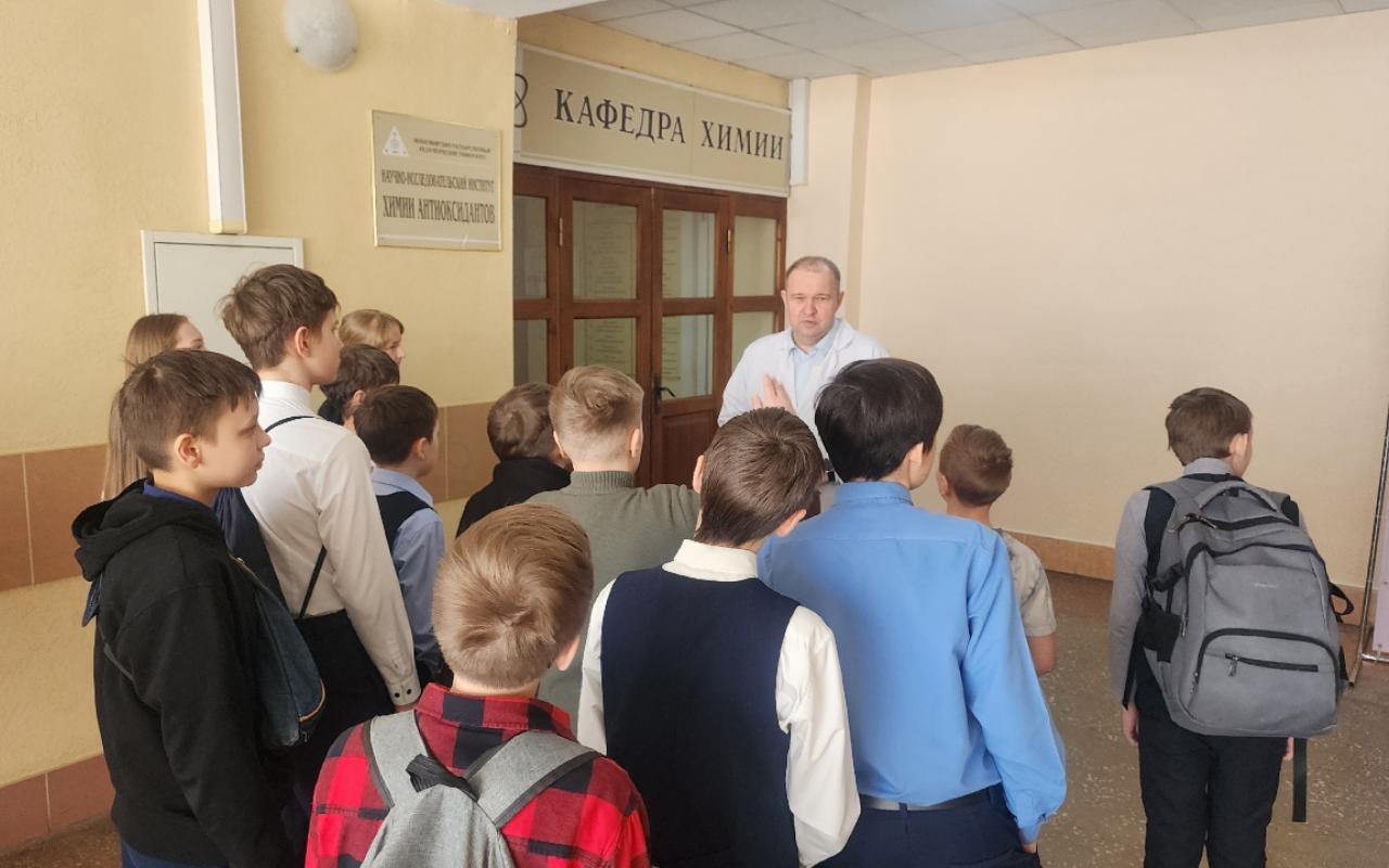 ФОТО к новости: Научные лаборатории ИЕСЭН вновь встречают юных исследователей окружающей среды