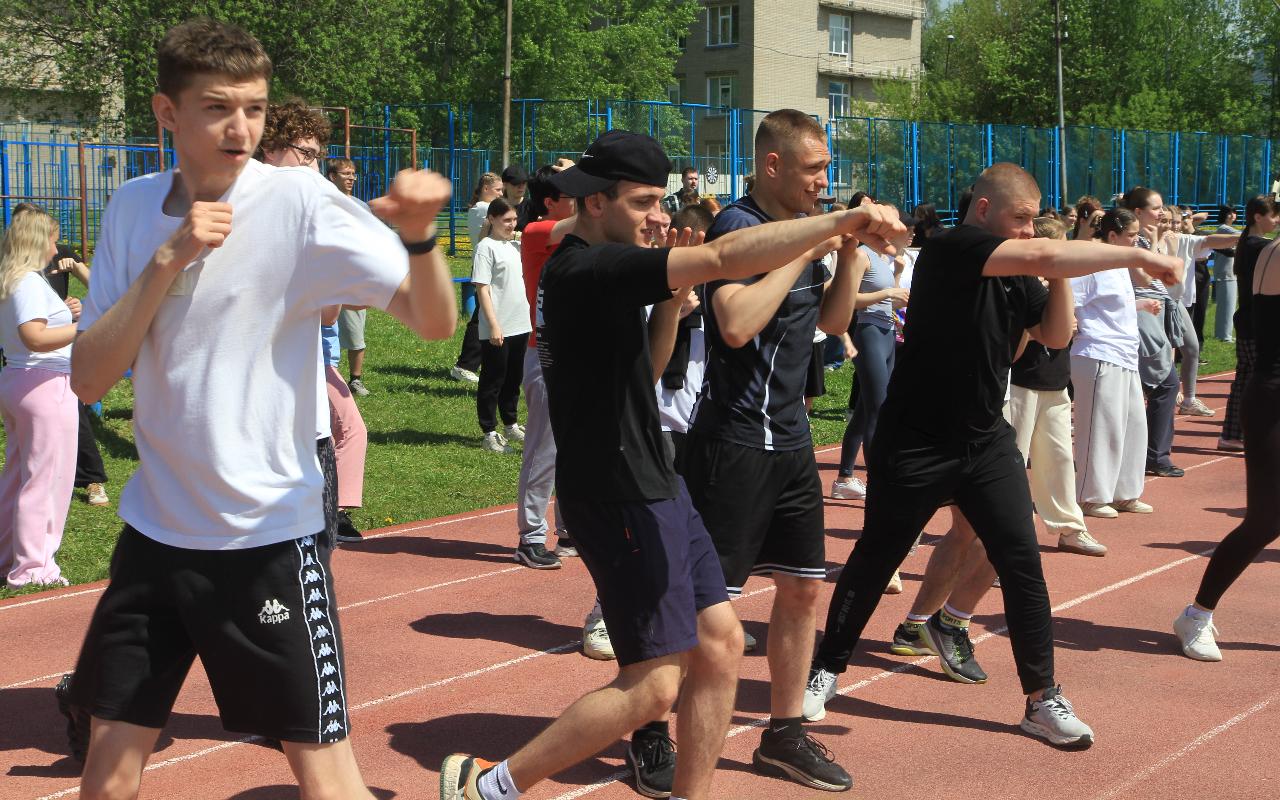 ФОТО к новости: Зарядка с чемпионом по кикбоксингу и мастер-классы: в НГПУ завершилась «Спортивная весна»