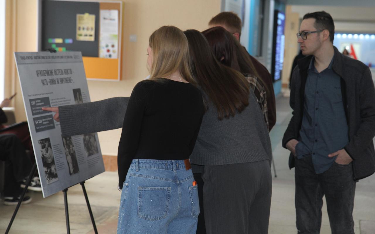 Помнить, чтобы не допустить повторения: в НГПУ открылась выставка, посвященная блокаде Ленинграда